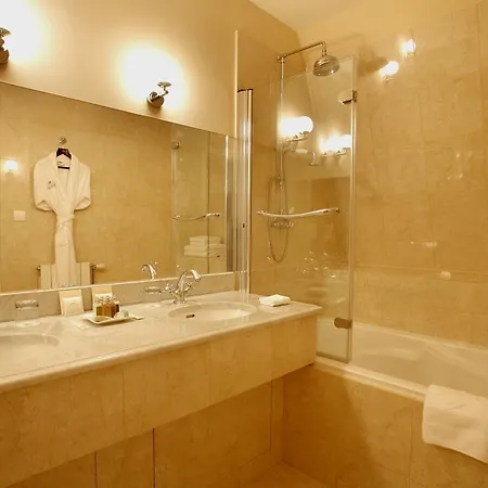 Relais Du Silence Chateau De La Frediere Hotel 3*